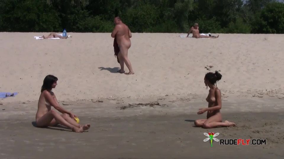 Young nudist not afraid to pose nude in  public