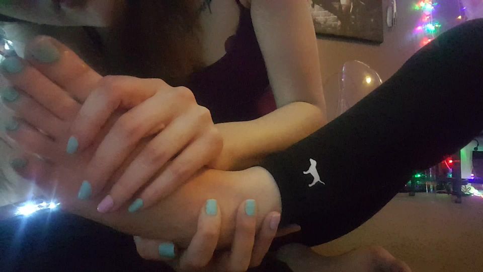 Pt 3FrostyPrincess - Suck My Toes