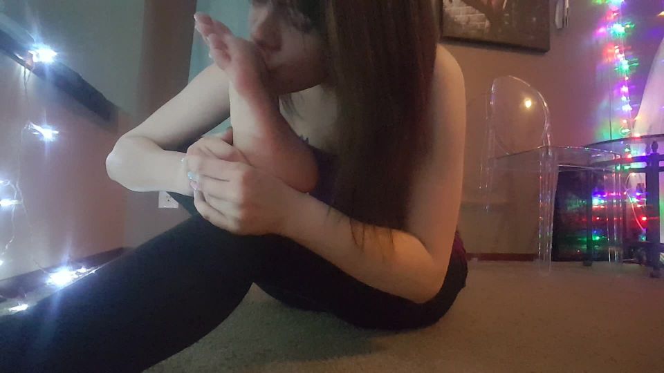 Pt 3FrostyPrincess - Suck My Toes