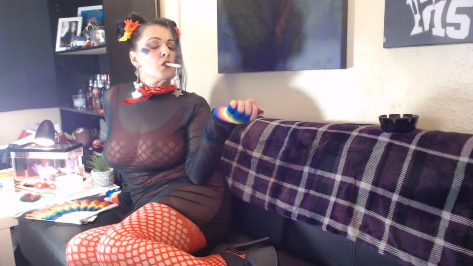 Dramatic smoking lesbian Milf Cosplay!