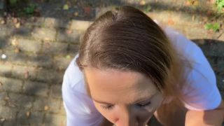 porno clip 25 Julia-Invierno - Alter Arbeitsplatz - Gepisst und Sperma im Hals - Krankenschwester Julia en femdom porno femdom paja