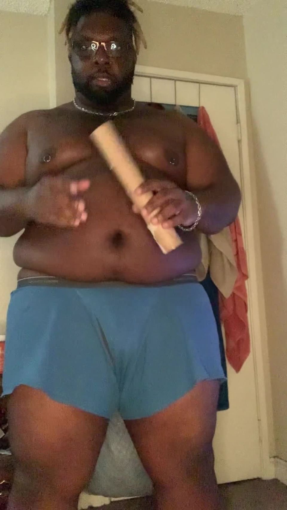 MacGee - PAPER TOWEL ROLL VS MAC'S COCK