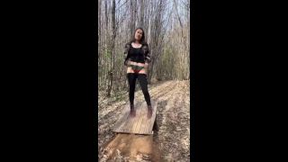 OnlyFans – Nephael French MILF Outdoor POV Blowjob.