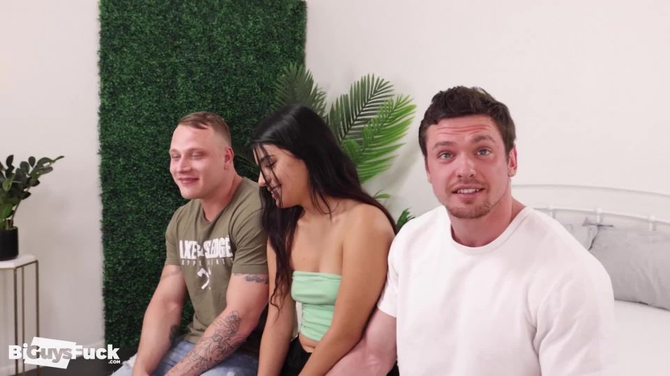 Andy McBride, Maximus Kelly, Yulissa Fox - Bubble Butt Bonanza! New Muscle Studs Andy McBride And Maximus Kelly Smash Ass With Yulissa Fox! - BiGuysFuck (FullHD 2021)