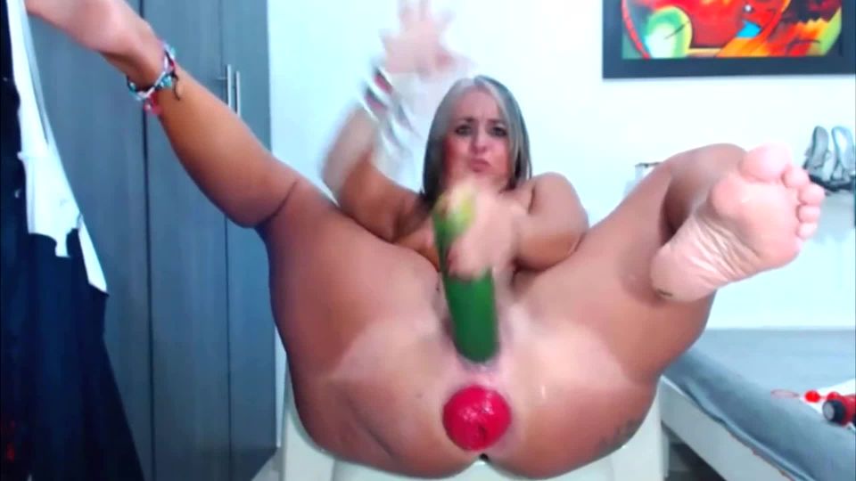 Horny mom drills a prolapsing ass by a fist - Cucumber