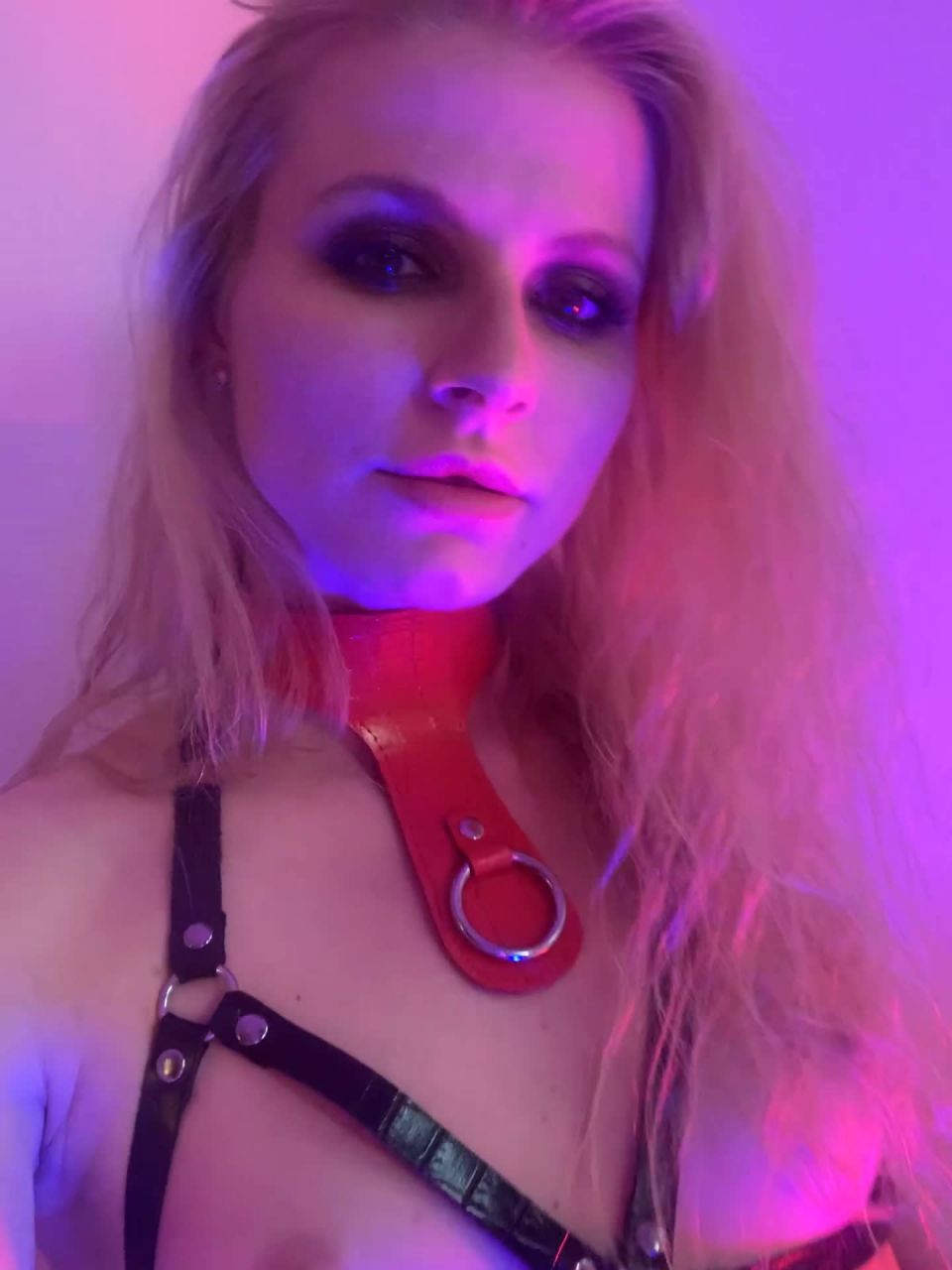 Ellie - ohwhatagirl () Ohwhatagirl - love how lights gently touch my skin and how excited it makes me btw wh 01-11-2021