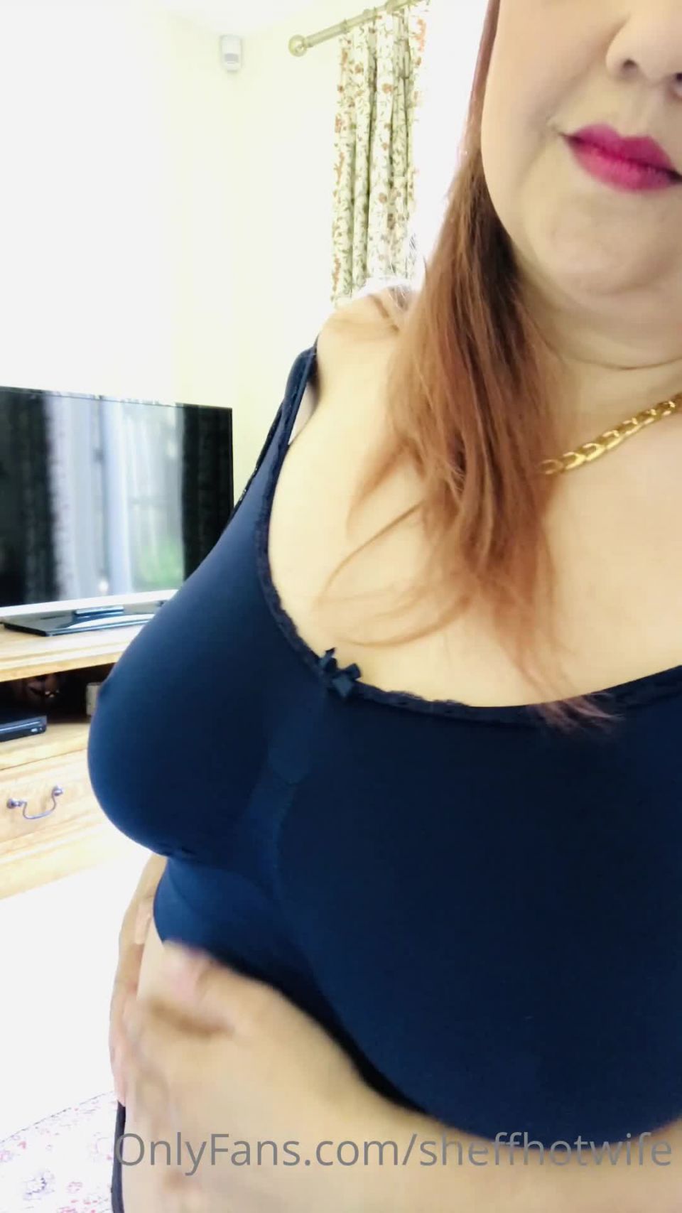 Onlyfans - Yasmin - sheffhotwife - sheffhotwifeWho doesnt love a good titty drop - 25-05-2020