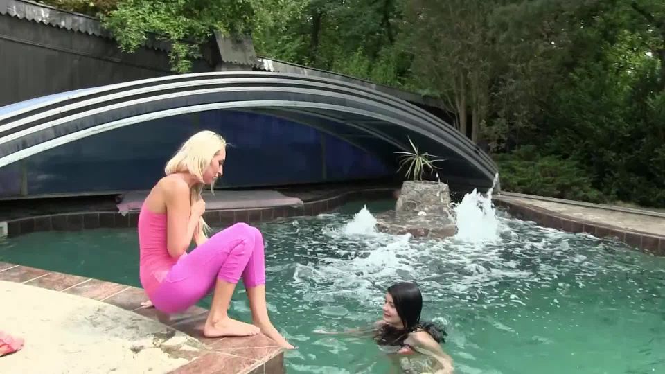 Lesben outdoor spass in der the Sex Clip Video Porn Downl...