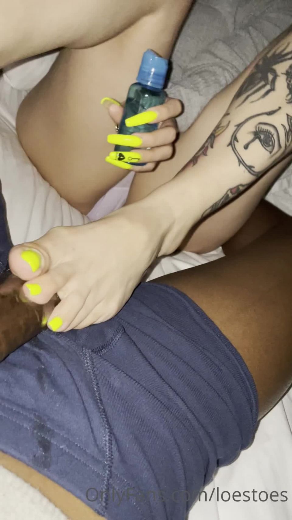 Bratty Loe - loestoes LoestoesAnother yellow fj spoiling you guys - 24-12-2020 - Onlyfans