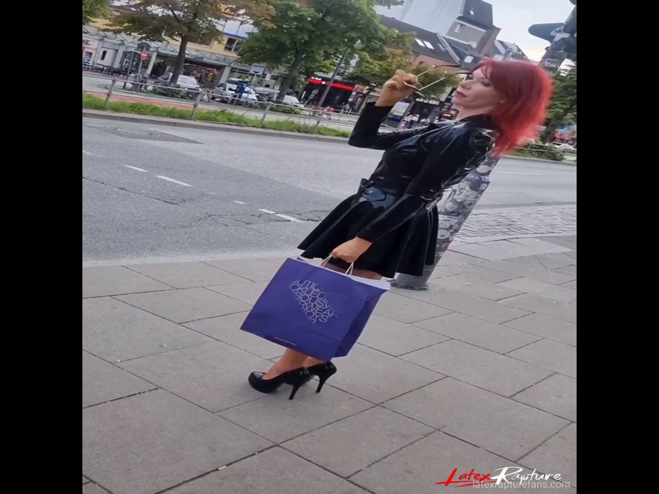 Daily Latex - Rubber Slut On Shopping Tour In Hamburg..