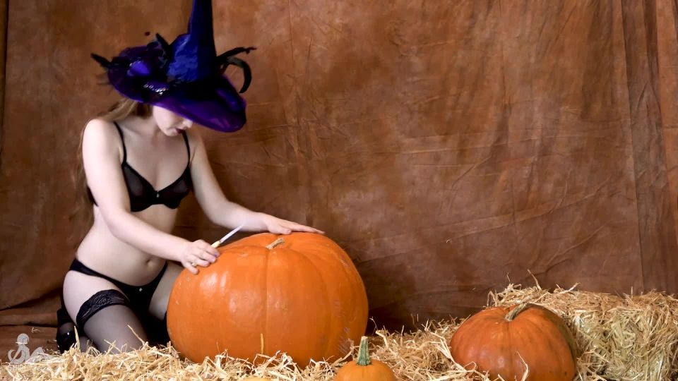 ManyVids presents Shiri Allwood in Jack-Off-Lantern – 21.10.2019 – $19.99 (Premium user request)!!!