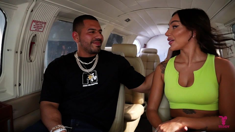 Sisi Rose Teddy Tarantino - Teddy Tarantino gana sorteos deja de hacer comida rápida trabajo se une a la Milla High Club - avión Sexo