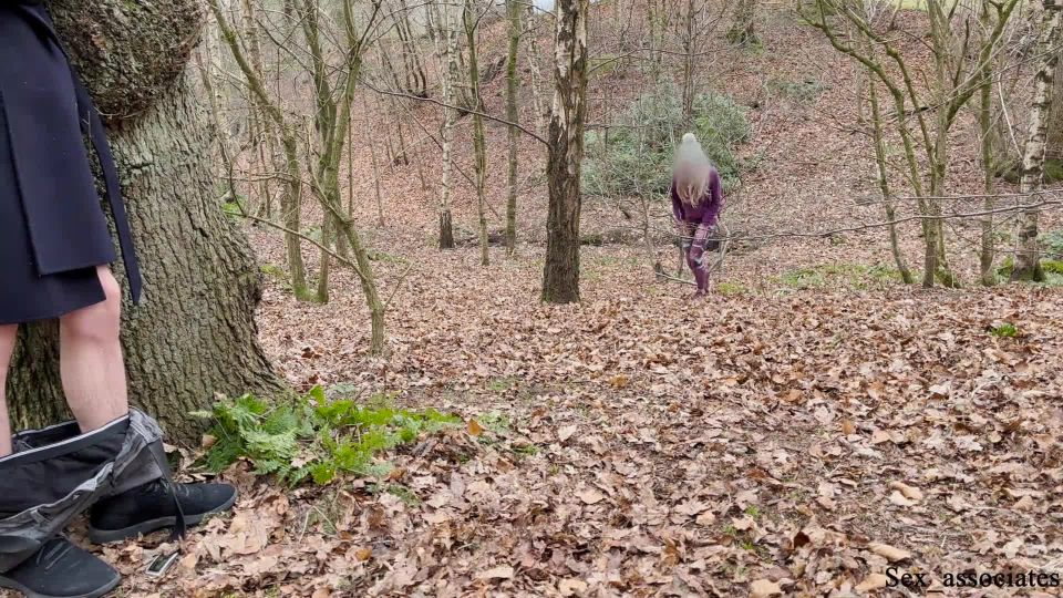 Sex AssociatesLUCKY Exhibitionist： Got free blowjob from a stranger hiking in the woods