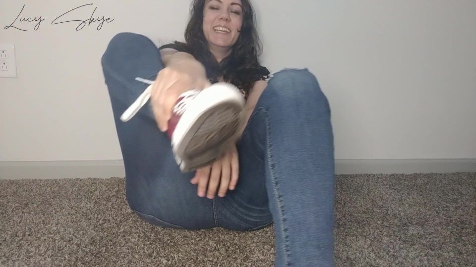 gratis porno clip 46 Lucy Skye – Puta para Chucks, sexo fetichista en fetiche porno