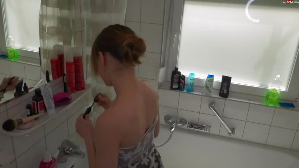 Anne-Eden - Psst - heimlich im WG Badezimmer gefickt