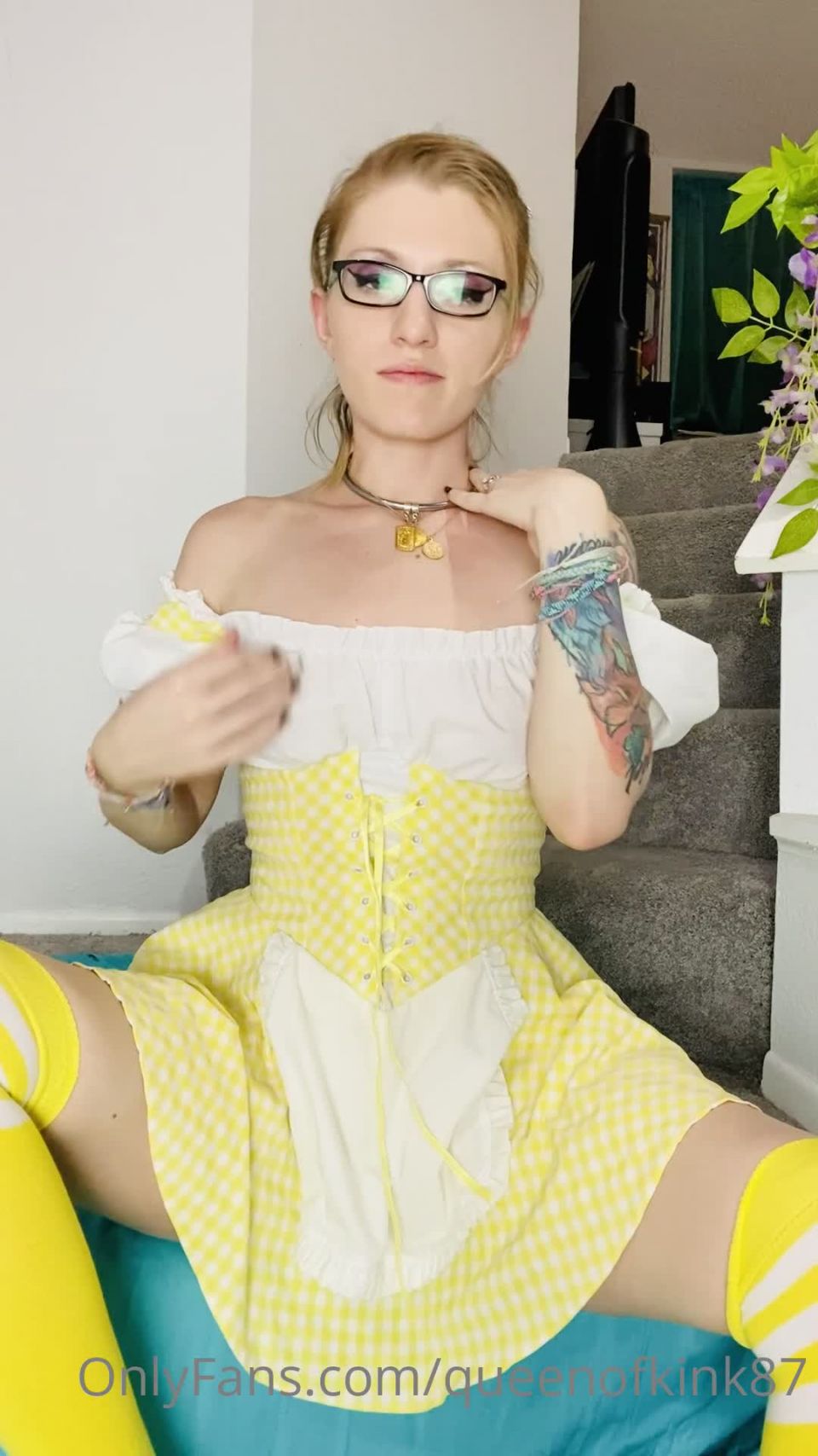 Onlyfans - queenofkink87 - Full video of crystal wand play What happens when this little milkmaid explo - 22-09-2020