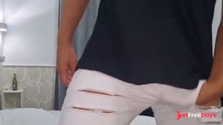 ARRIVA CON UNA FORTE SBORRATA IN T-SHIRT E UN CAZZO ENORME  DALOGO SPORCO ITALIANO - APRI LA BOCCA