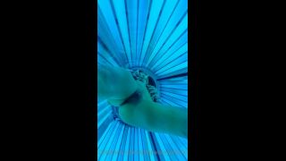 April Paisley - aprilpaisleyofficial () Aprilpaisleyofficial - having a play in the sun bed shh dont wanna get caught xx 06-02-2022