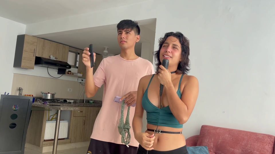 Julianapalvin Ayuda a mi pequeña hermana con sus clases de canto y el pene esa garganta bien duro