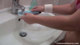 online video 24 Lisa plays with herself in the bathroom on solo female fetish examples