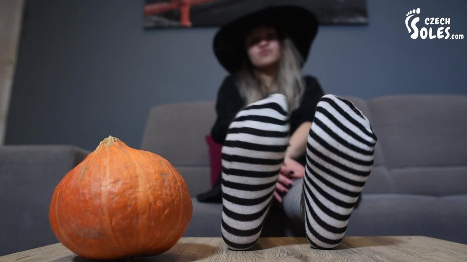 clip 35 Czech Soles – Lynn – Halloween night magic foot worship Special | femdom | femdom porn pokemon femdom