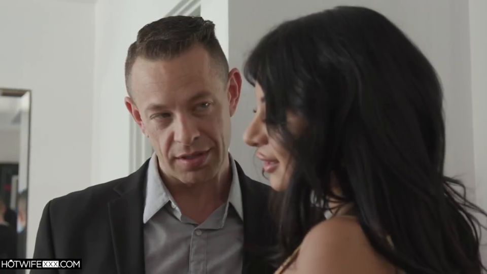Cami Strella  Big Ass [HotWifeXXX] Sultry Wife Cami Strella Gets A Kiss From A Rose