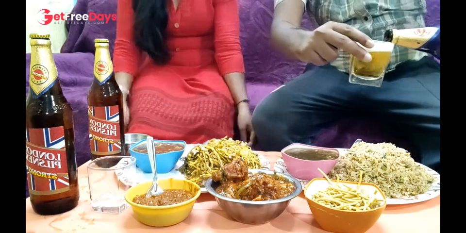the mistress made special food for her husband at home in fucking