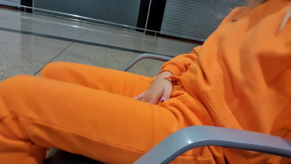 She can't wait anymore. Risky masturbation in an airport toilet