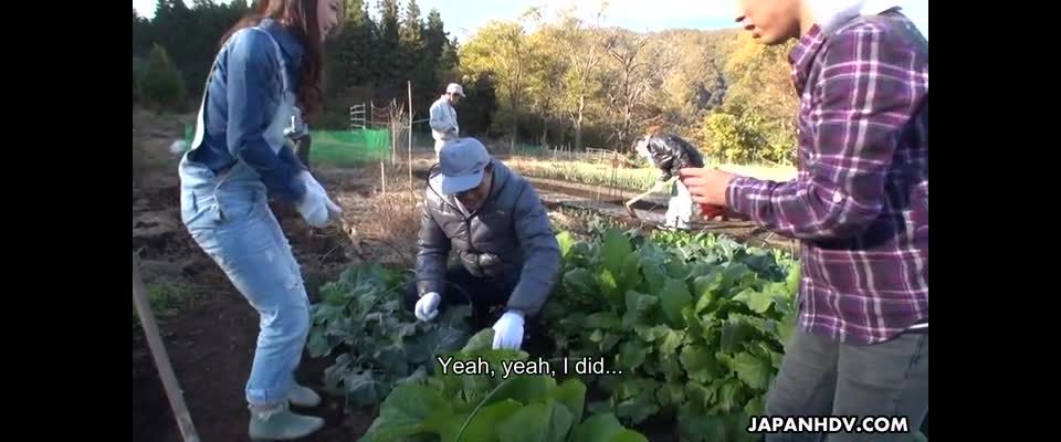 Farmer girl Maki Hojo in outdoor farewell gangbang!!!