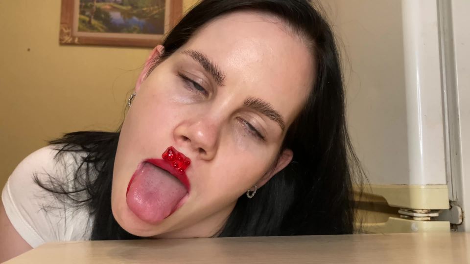 M@nyV1ds - AnnaManyVids - Giantess eats gummy bears and a toy 4K