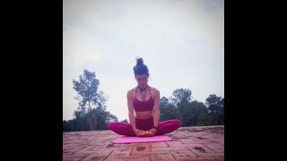 Julia Roca - juliarocax Juliarocax - cuando me ponen una cmara delante hasta haciendo yoga 17-06-2021