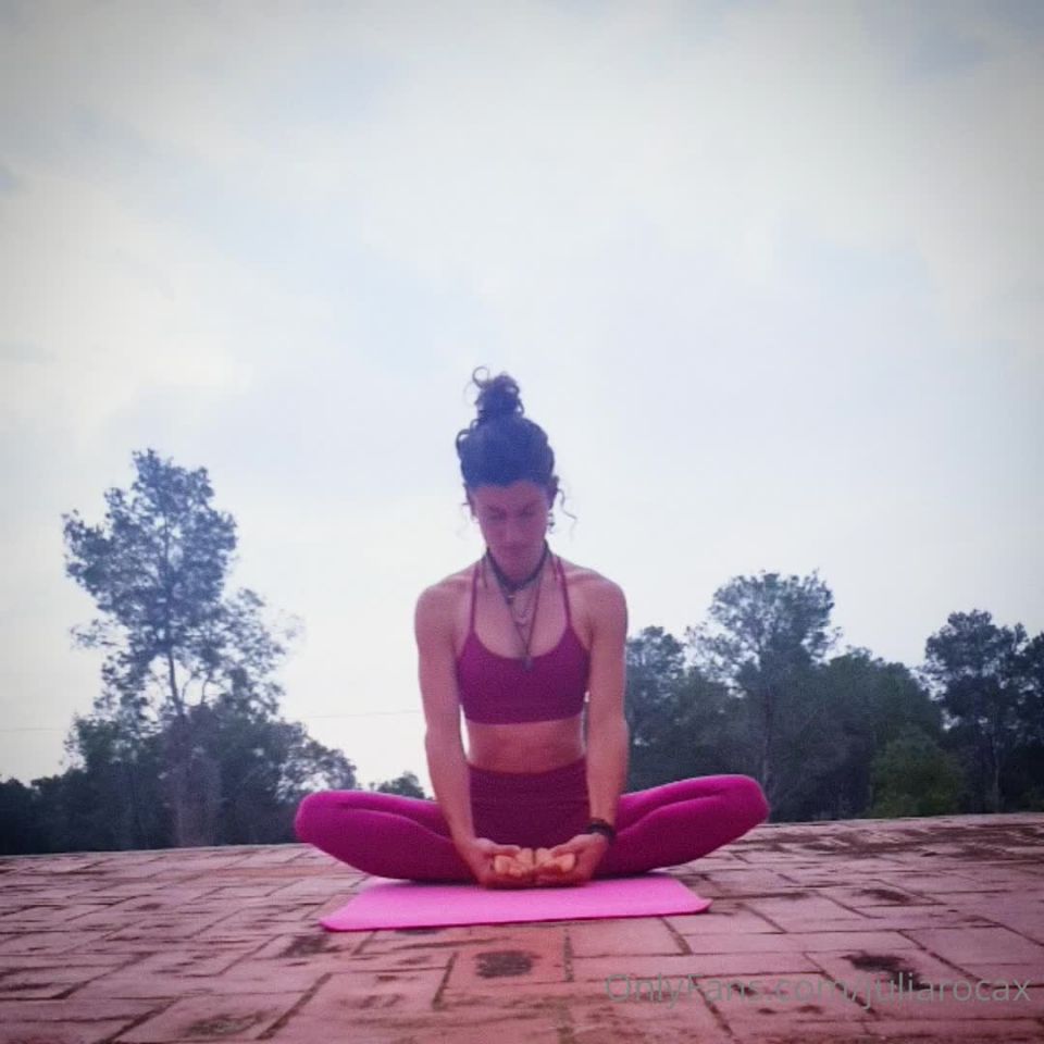 Julia Roca - juliarocax Juliarocax - cuando me ponen una cmara delante hasta haciendo yoga 17-06-2021