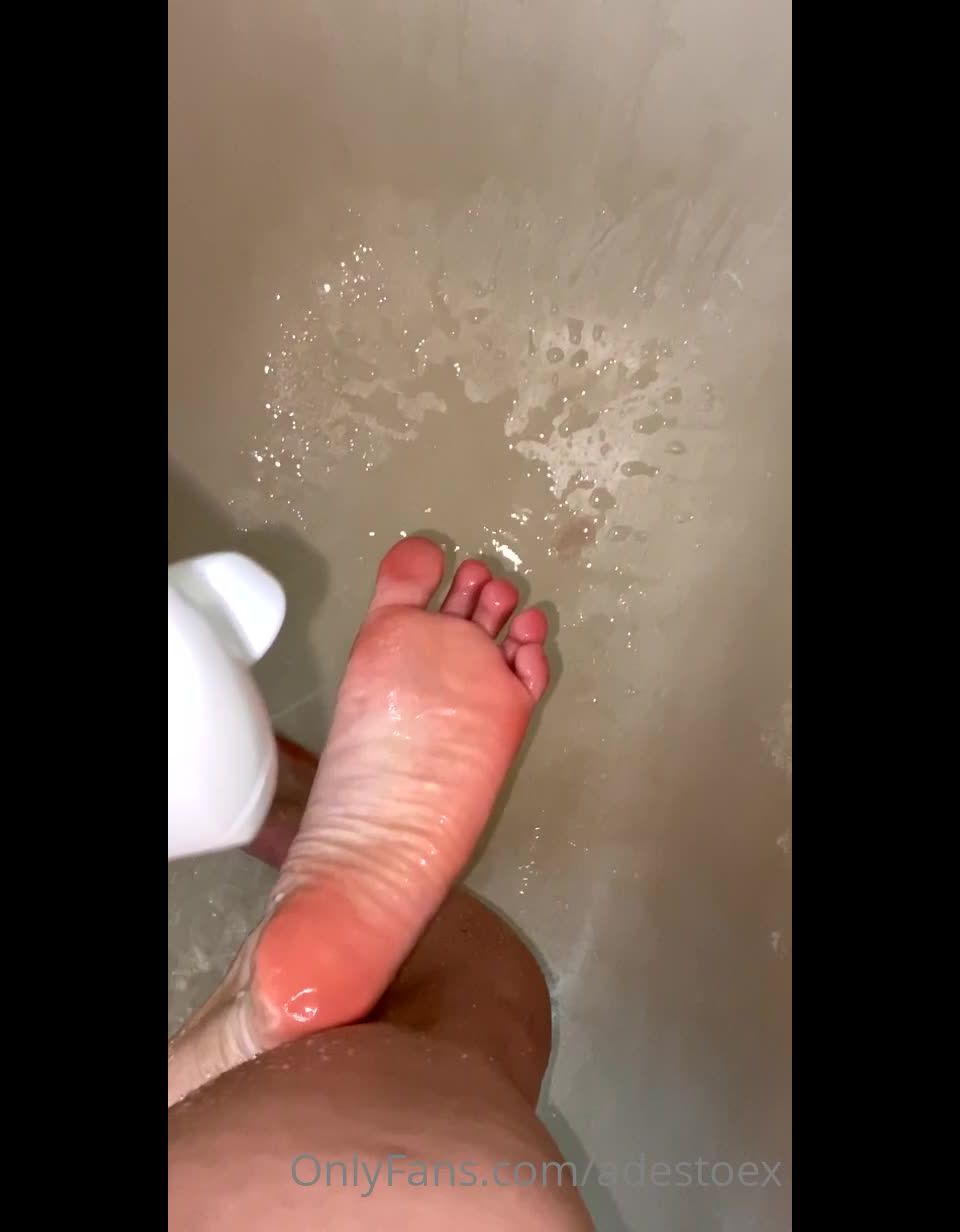adult xxx video 41 boyfriend foot fetish adestoex 07-07-2020-77257891-Shower time, feet on feet porn