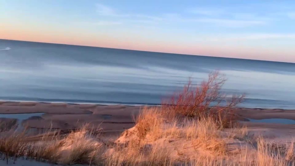 Lisa / Orgasmos de puños en playa / 19 de abril de 2022 / Nuevo Vid...