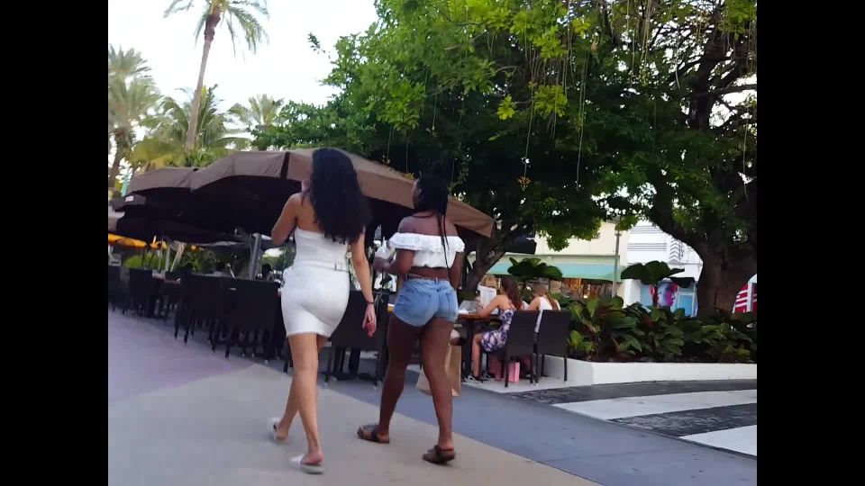 Candid vor tight white dress vpl ass