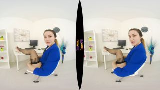 RELAX AND UNDRESS WITH GABRIELLA KNIGHT IN PERFECT VR 3D