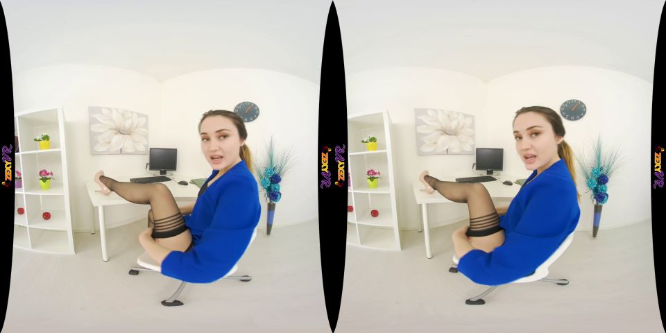 RELAX AND UNDRESS WITH GABRIELLA KNIGHT IN PERFECT VR 3D