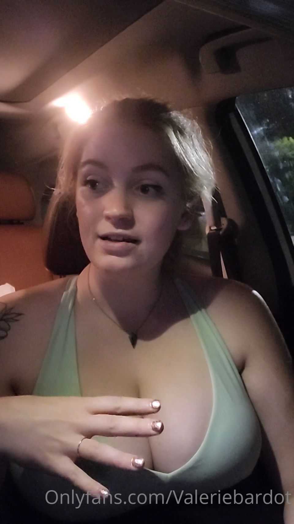 valeriebardot 2022-06-09 Car chat 855a0b