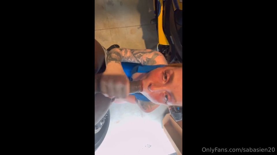 2025-04-23 ¿Alguna vez has visto a una esposa caliente montar en una motocicleta con su cara cubierta 2 sabasien20 (Porno de Amateur)