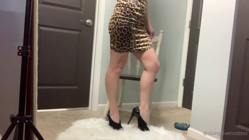 online video 12 foot fetish fun doingthemostest 10-12-2020 Short dangling video acting like a boss., feet on feet porn