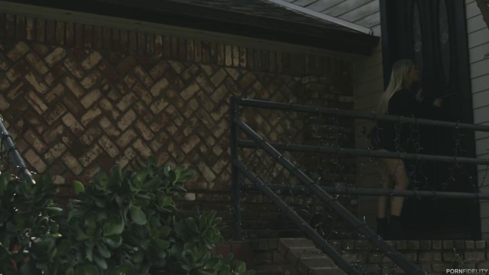 6287 Riley Reyes -Bad Neighbor 3