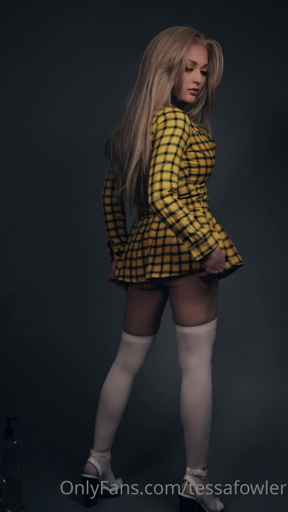 Tessa Fowler - Onlyfans - Yellow Shorts - 10/15/21