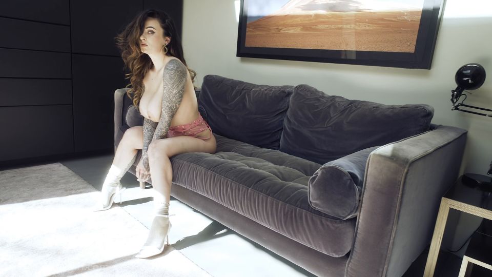 Alice Sey caliente aquí - Solo