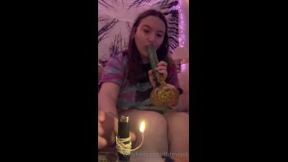 Lildeviant - getting high and touching myself is a lot of funwould be even better with a partner 01-02-2021