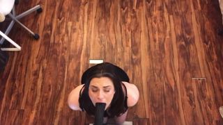 KallMeKrystal – Marido apuesta mi culo en los perdedores de poker - [Fisting videos porno]