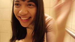 porno clip 21 Baño Squirt en solo femenino serbian femdom