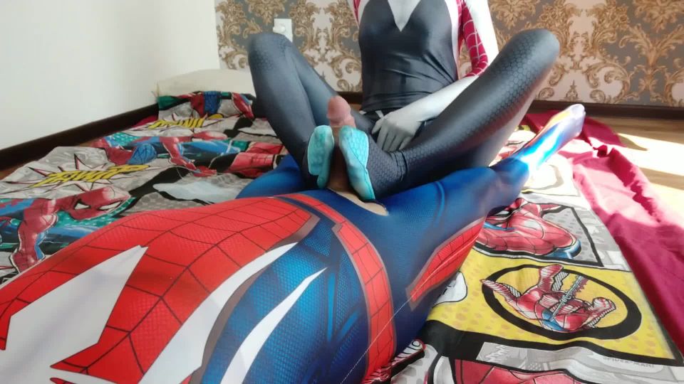 Gwen Stacy footjob for SpiderMan Sex Clip Video Porn Dow...