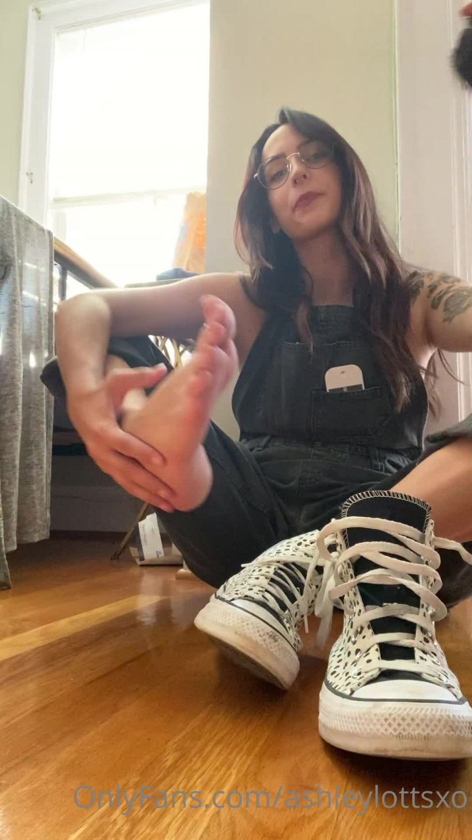 Ashleylottsxo Ashleylottsxo - me gusta burlarse de ti con mis apestosos dedos de los pies conversa 28-08-2022