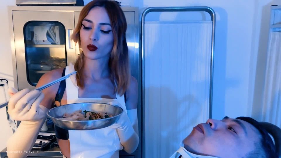 gratis xxx video 2 Escupidas y Pies de Pollo para Paciente en Brazos, fetiche alemán porno en fetiche porno