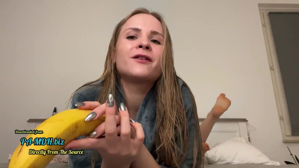 free adult clip 11 SweetGini - Jugend Forscht - Wie ist es wohl mit einer Banane  | amateur | amateur porn young amateur home